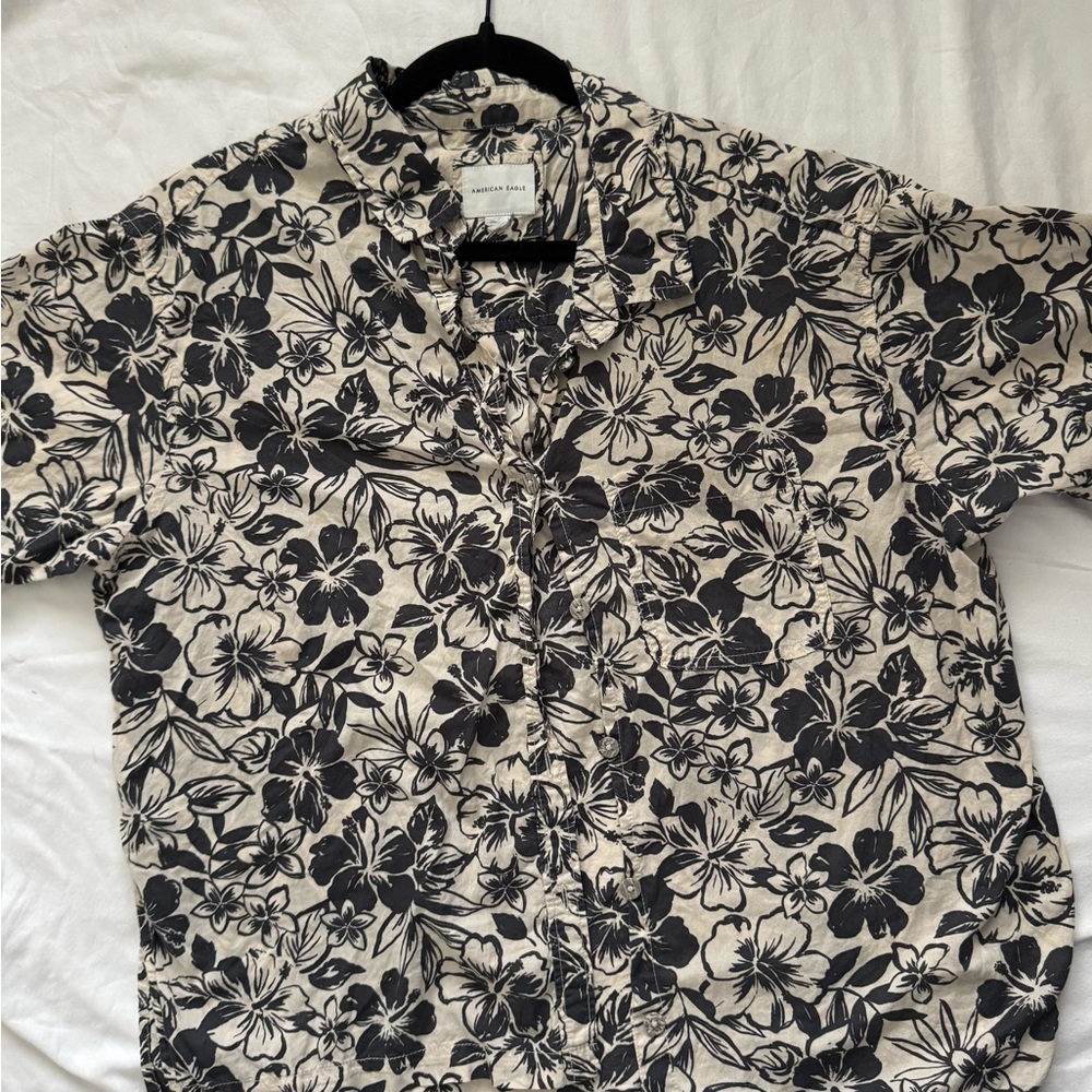 American Eagle Outfitters Black and White Casual Button Down Shirt